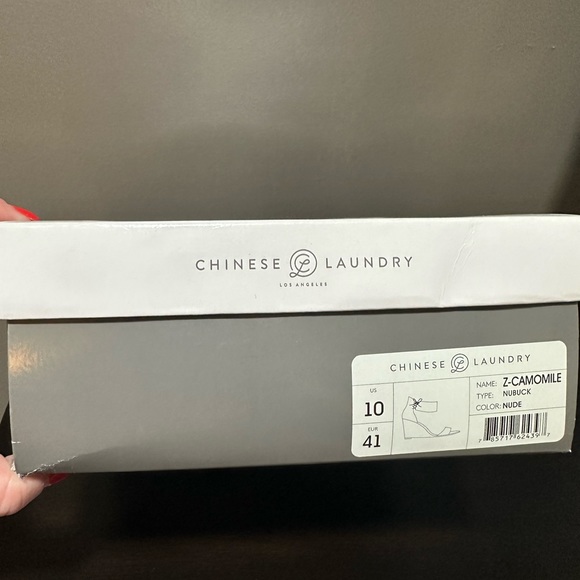 NWT Chinese Laundry Camomile wedge heel